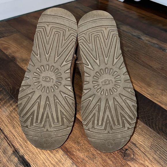 Authentic Ugg Classic Short II - Picture 6 of 6